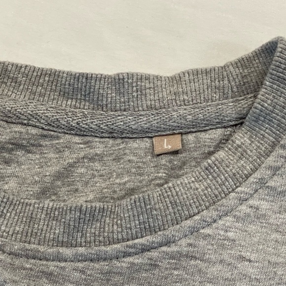 Pepper Paisley & Co | Don’t Stop Beelieving Sweatshirt | Large - Picture 5 of 9